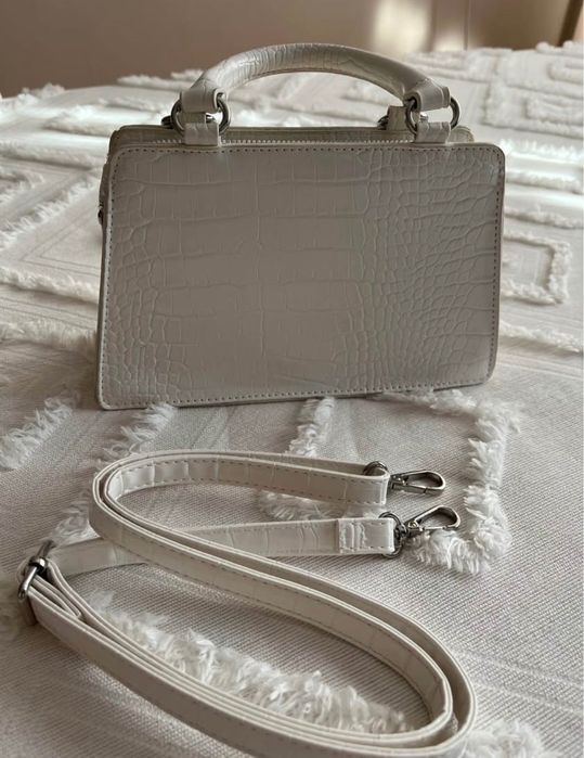 Дамска чантичка с верижка