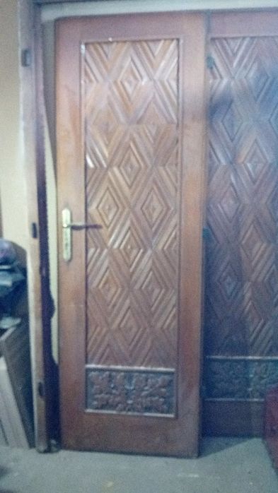 Vând ușa de calitate superioară din lemn, stejar masiv