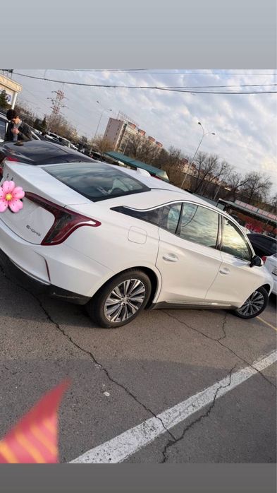 Hongqi EQM-5 EV 500 km sotiladi