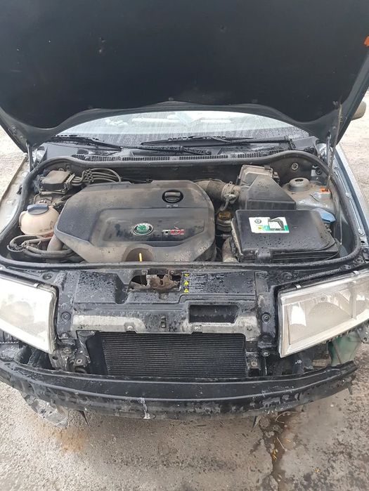 Dezmembram Skoda Fabia 1 breack usa dreapta fata/usa dreapta spate