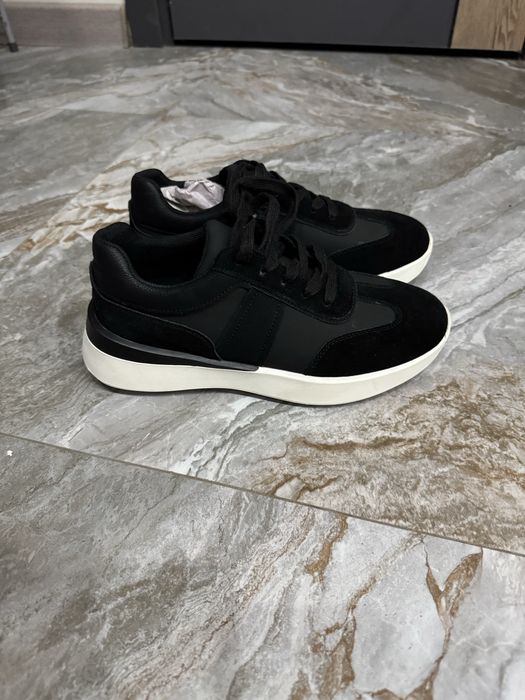 Продам кроссовки новые