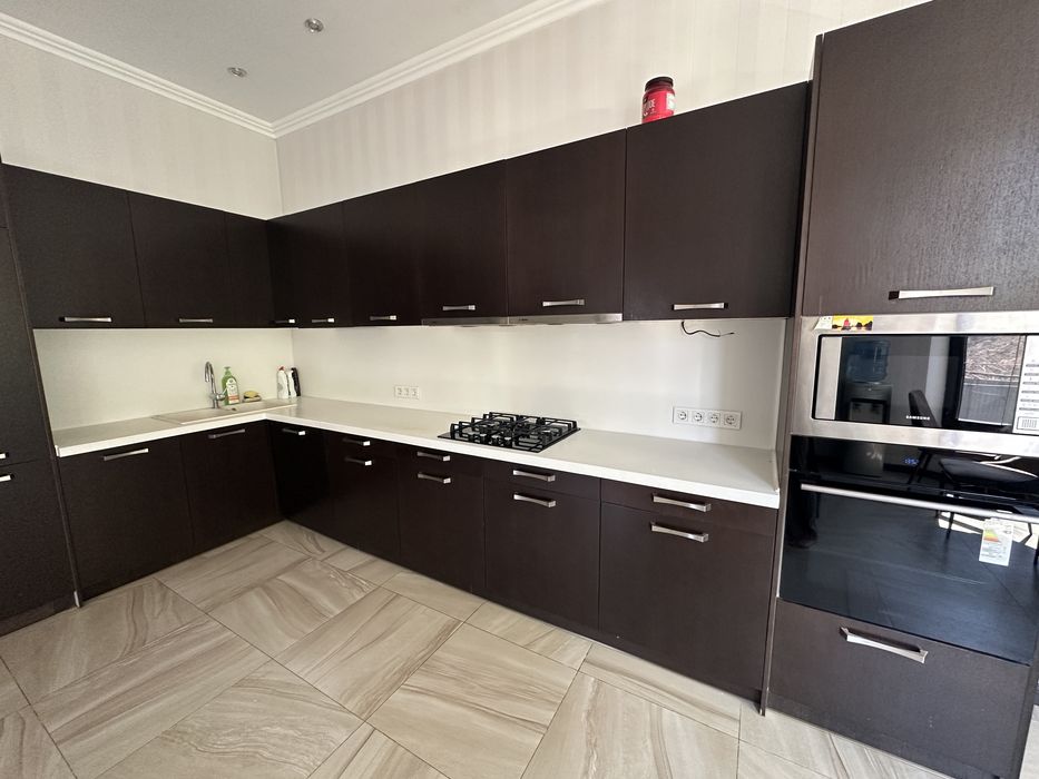 Продам кухню с техникой 4,7 м