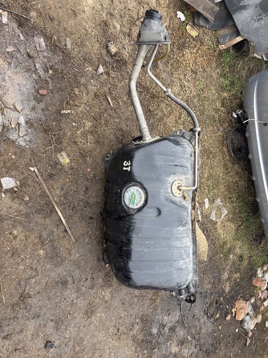 Бензобак от Lexus gs 300