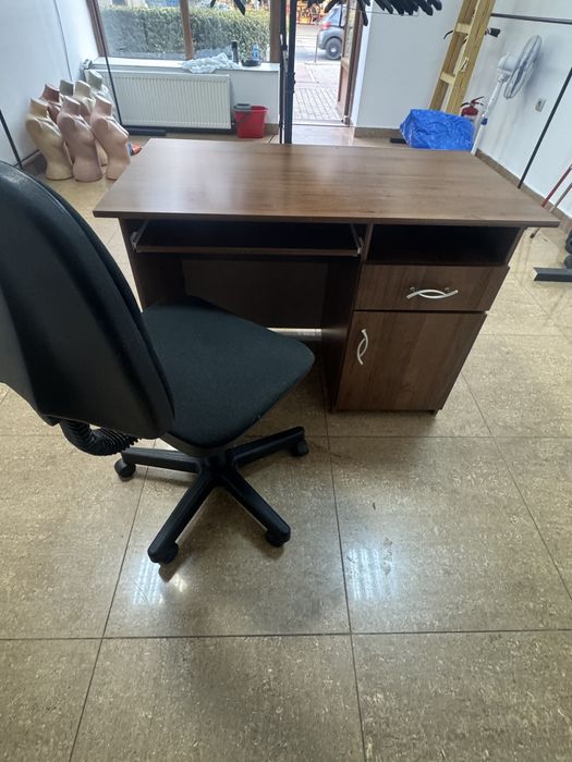 Birou cu scaun inclus