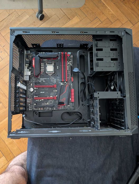 carcasa corsair (bonus cu placa de baza care nu porneste si procesor)