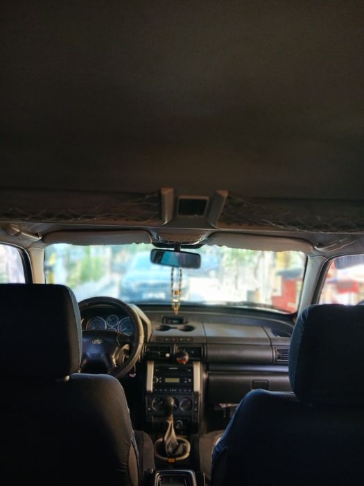 Land Rover ! O dau din motivul ca vreau sa îmi iau ceva cu care sa pot cara .Nu vreau sa stric o mașină ca asta pe camp