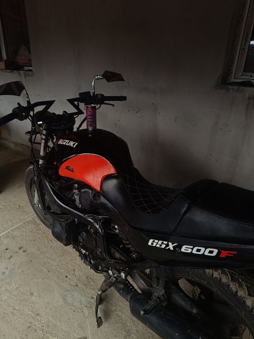 Vând motocicleta Suzuki gsx600