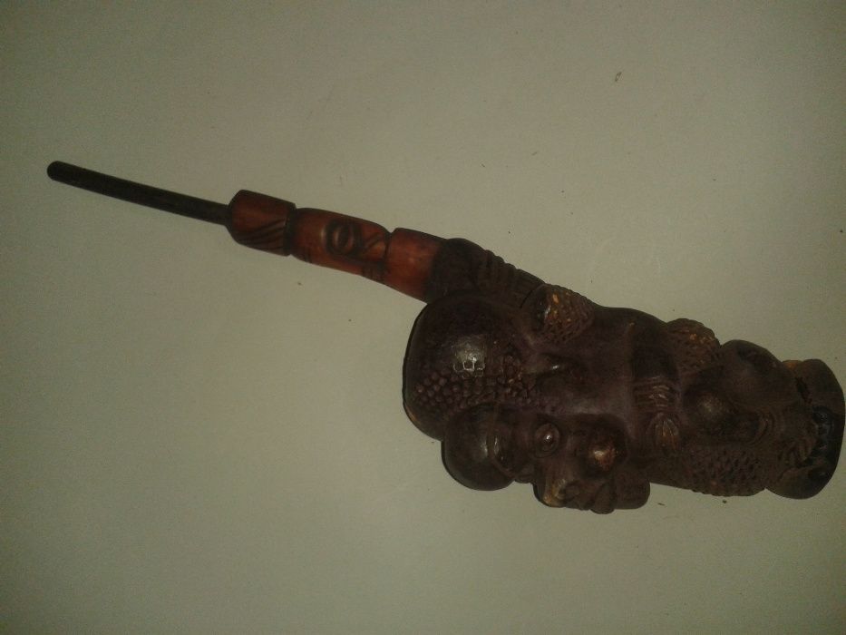 Pipa africana cu motive din os hipopotam