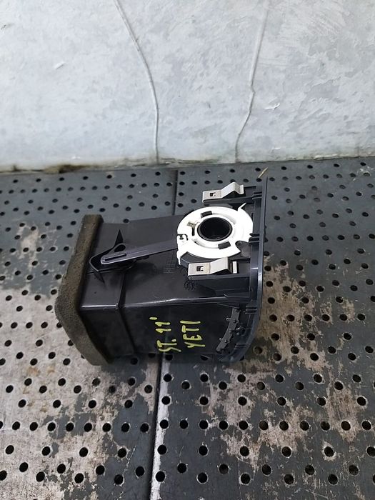 Grila ventilatie bord stanga skoda yeti 5l 5l0819701