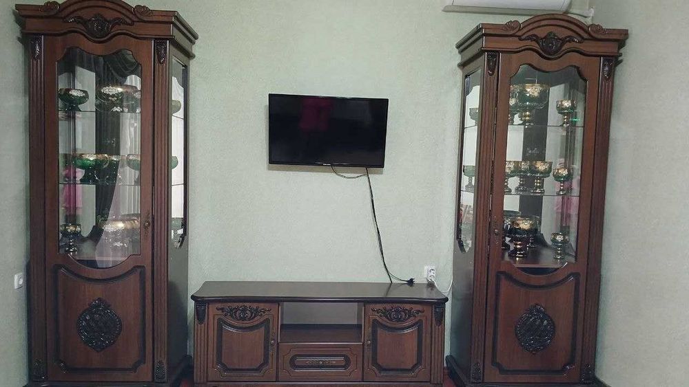 Мебельный пенал для зала