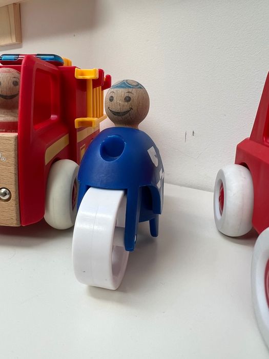 Set jucării mașinuțe Brio (ambulanța, politie, pompieri, etc)