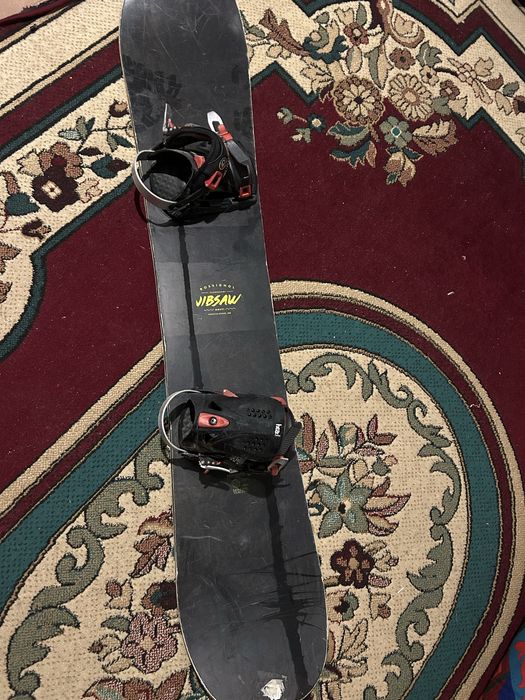 Сноуборд с креплениями