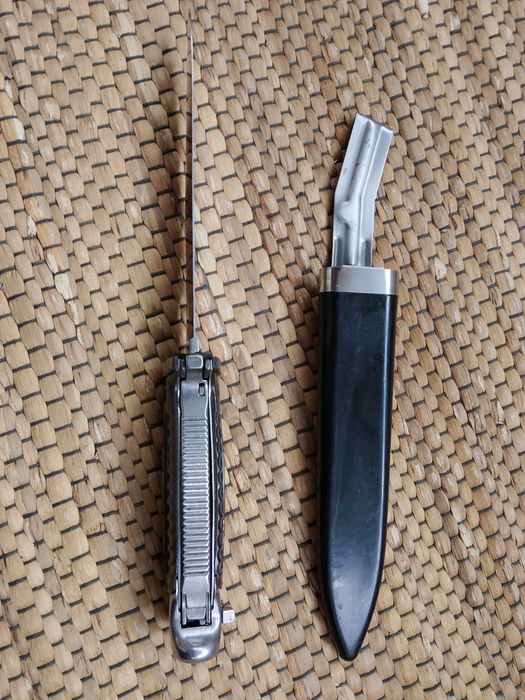 военен нож с кания