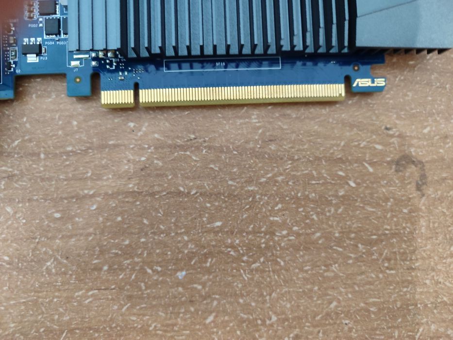 Продаеться ретро-видеокарта GT 710