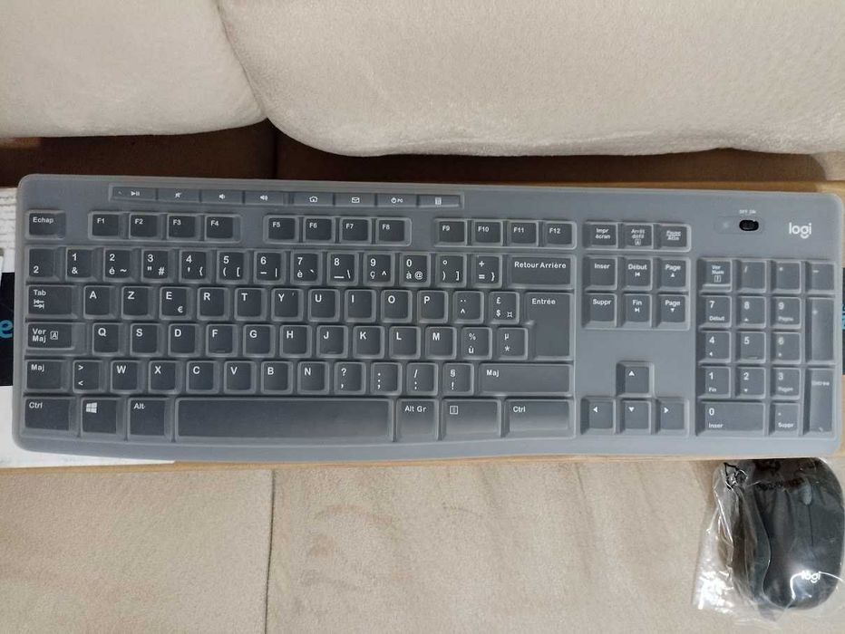 LOGITECH MK270 - нов комплект безжични клавиатура и мишка + ПОДАРЪК