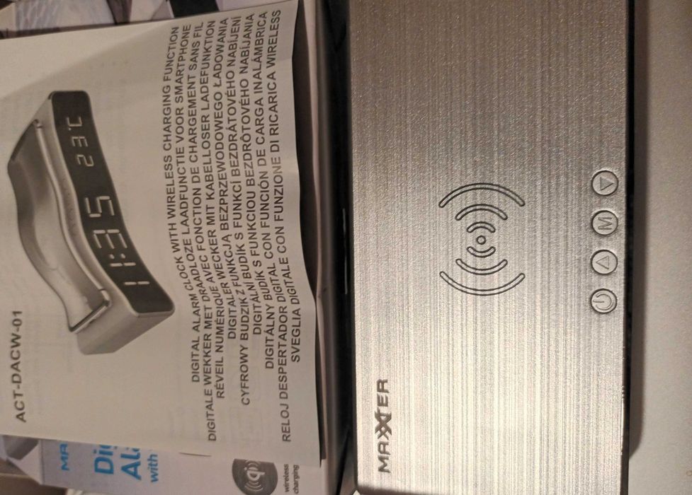 Цифров будилник Maxxter с функция за индукционно зареждане