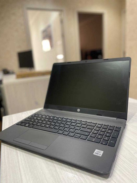 Продам HP 250 Intel Core i3, RAM 8Gb, SSD 256Gb, как новый