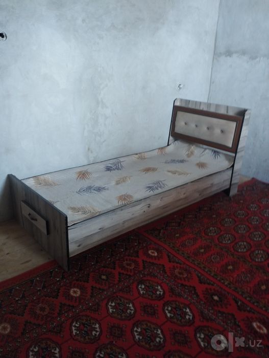 Бир  одамлик спални сотилади