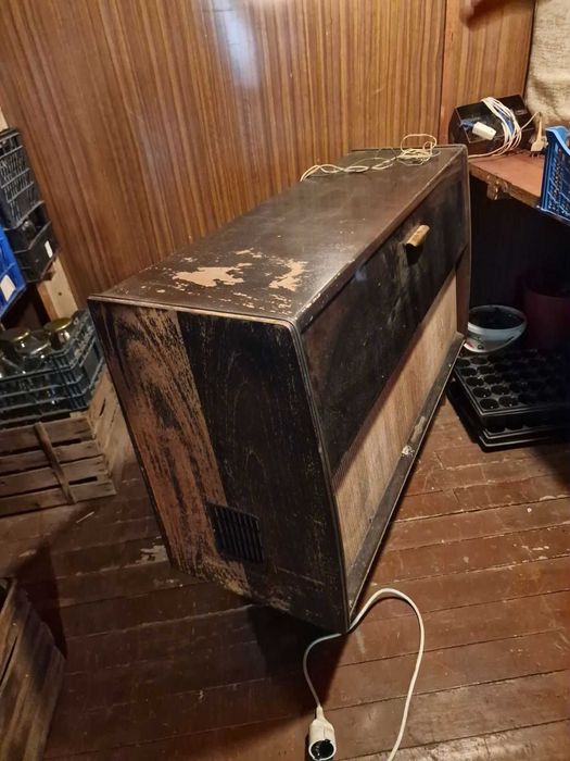 РЕТРО Музикален шкаф „ХАРМОНИЯ“, радио-грамофон ЕЛПРОМ 100 лв.