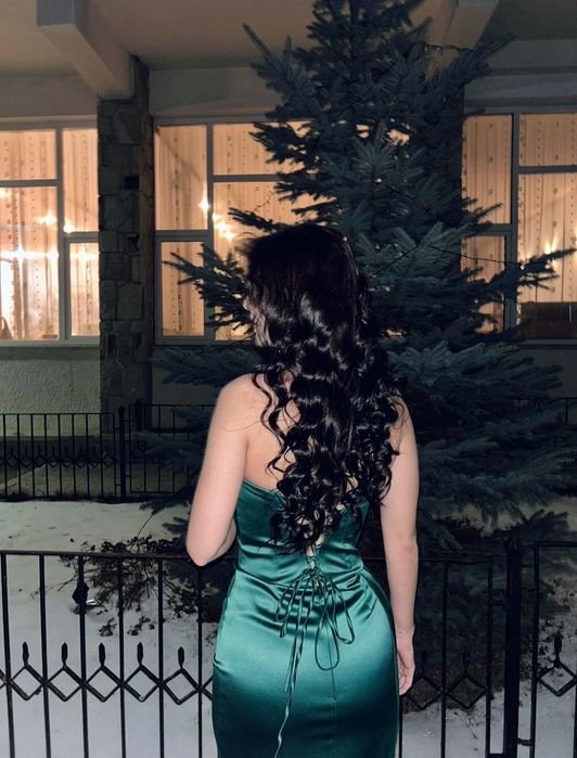 Rochie de seară verde smarald–ca nouă.  Purtată o singură dată, la Revelion