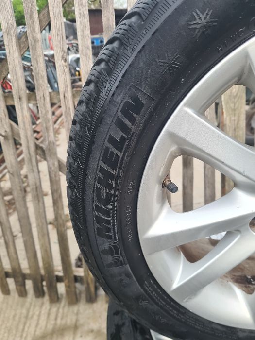 Jante aluminiu bmw 2 cauciucuri de vară bune,2 m+s uzate,205/55/16
