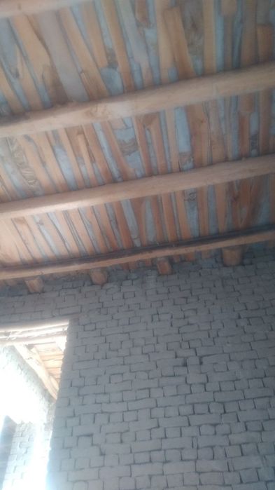 Yangiyolda 14 sòtx 2 etajli 8ta xonali uy sotiladi