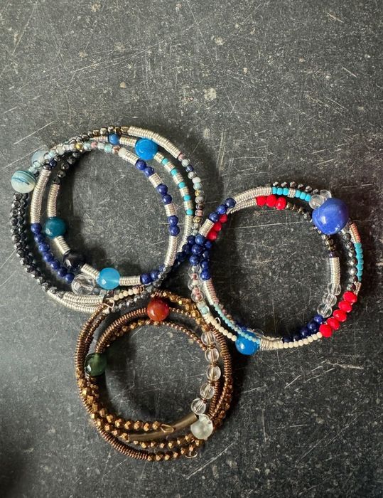 Гривни от полускъпоценни камъни-ръчна изработка,бутикови