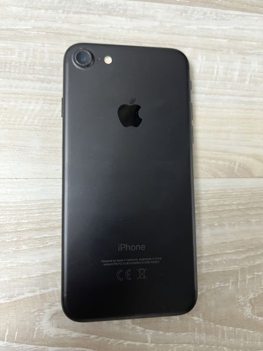 Продам телефон Айфон 7