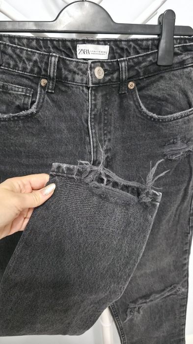 Blugi negri Zara Mom Fit  cu rupturi, marimea 36