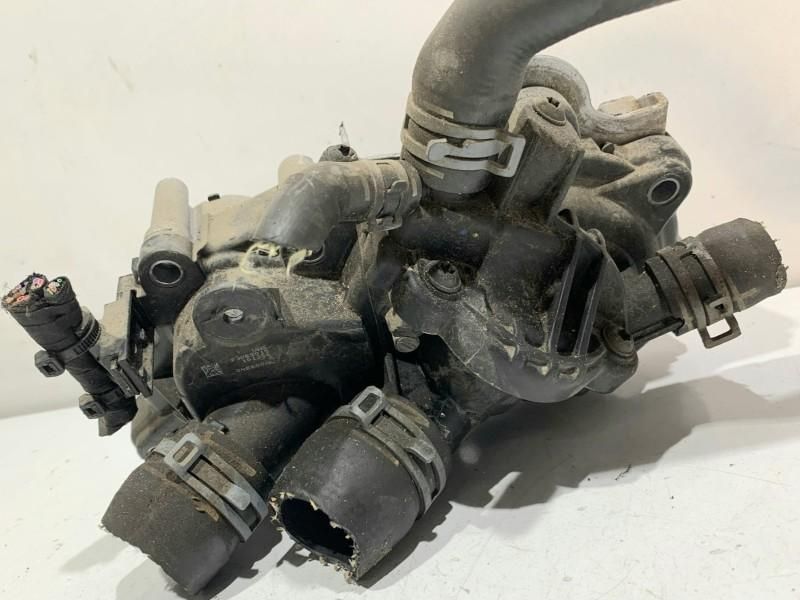 Pompa apa cu corp termostat Volkswagen Golf 7 04E121042M 1.2 tsi; 1.4