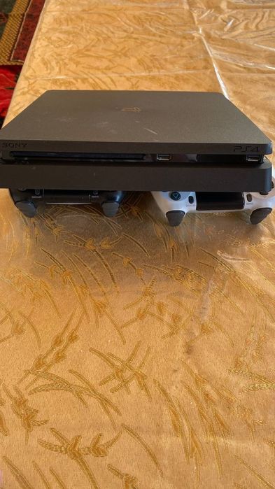 Playstation4 сотилади состояниси зур хамма жойи ишлайди.