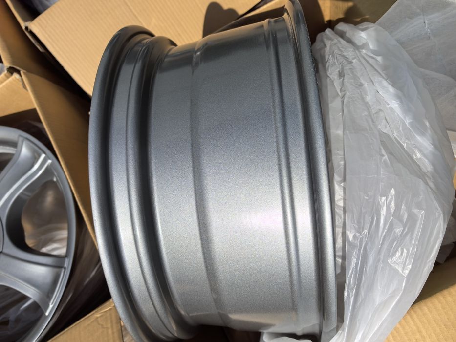 17 цола 5 х 130 мм Мерцедес Спринтер / Фолкваген Ел Те - Чисто Нови