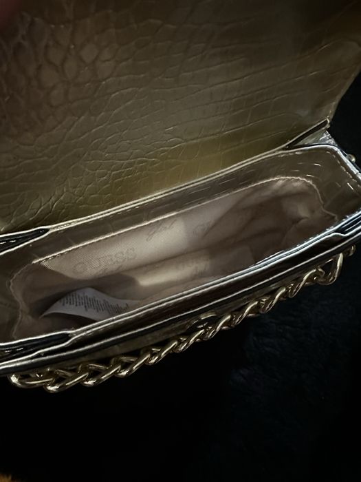 Нова чанта на Guess