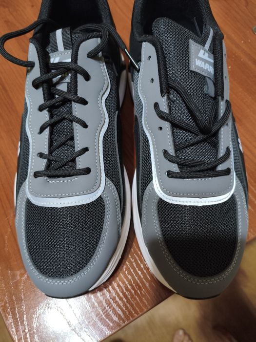 Продам мужские кроссовки