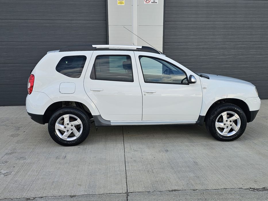 Dacia Duster Prestige 1.6 Benzina 105CP, 4x4 cu blocant AC, Piele  Senzori  Jante  Cârlig  Posibil Rate