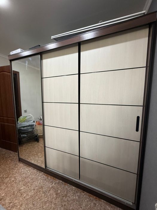 Шкаф купе с зеркалом