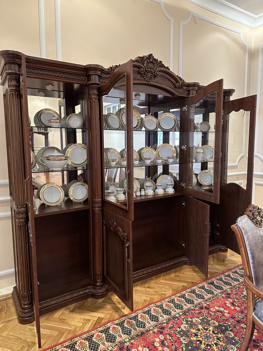 Продам мебель для гостиной. Стенка, комод, стол и стулья