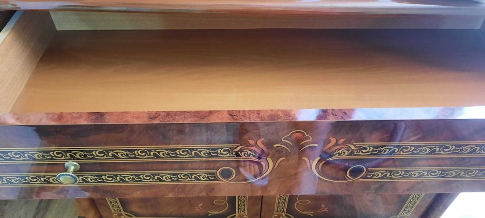 Комод (для гостинной, спальни)