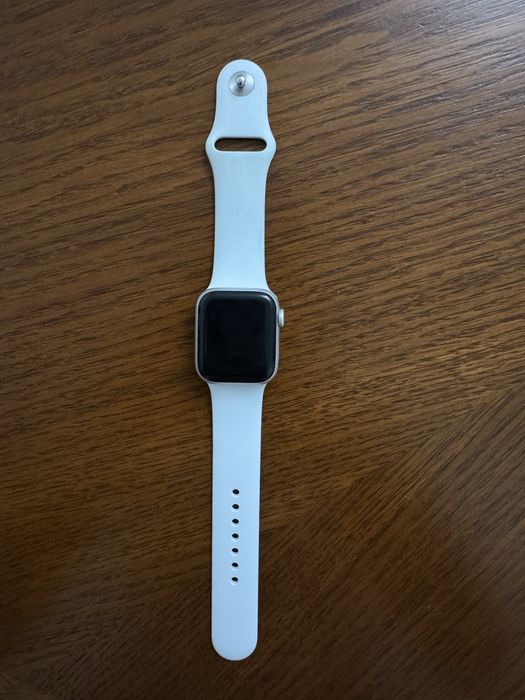 Продам apple watch se 40 mm