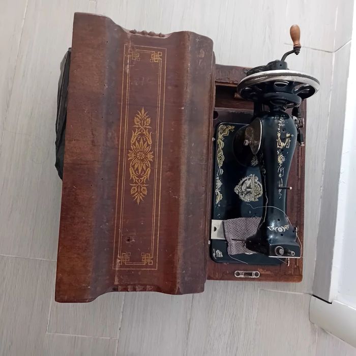 SINGER работеща шевна машина..Антика .около 1938г.предполагам