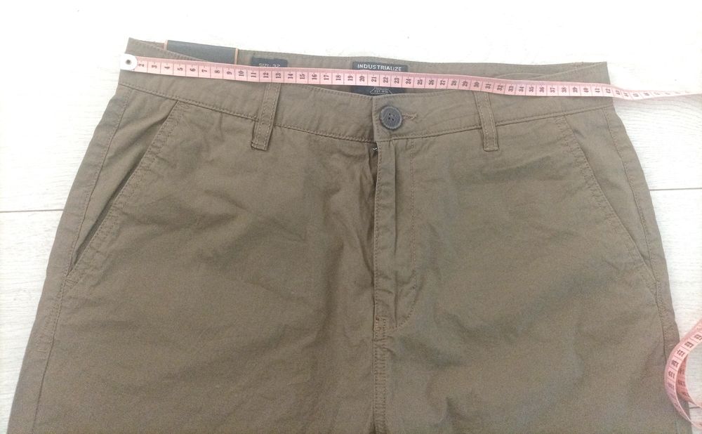 Pantaloni noi cargo mărimea 32