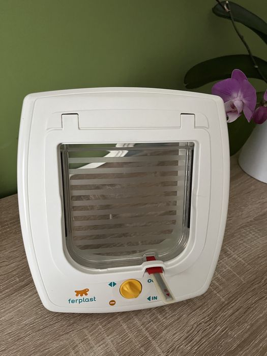 Usa pisica Ferplast  Swing