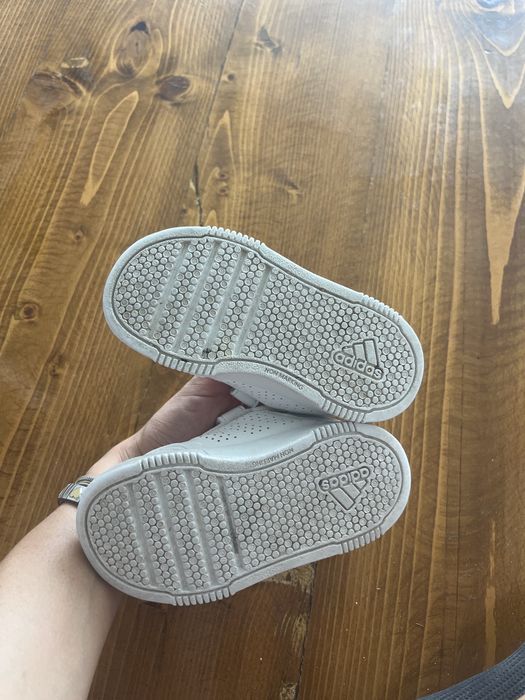 Бели маратонки adidas