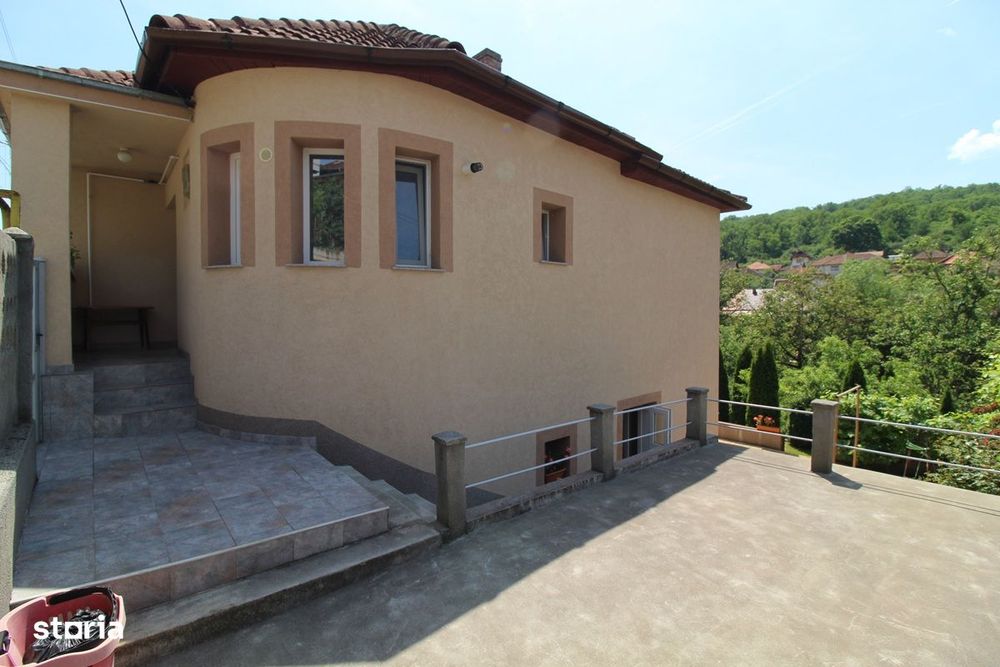 Vând casă P+E în Hunedoara, zona Chizid, teren 713mp, f.s. 17m