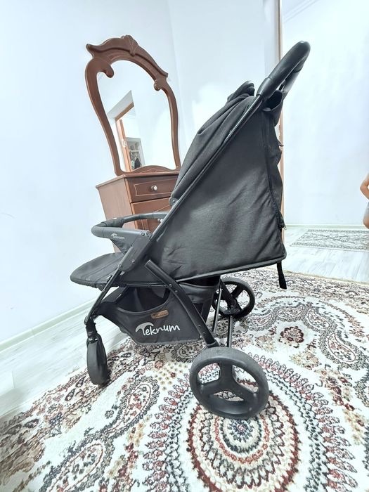 Коляска Teknum  чёрного цвета