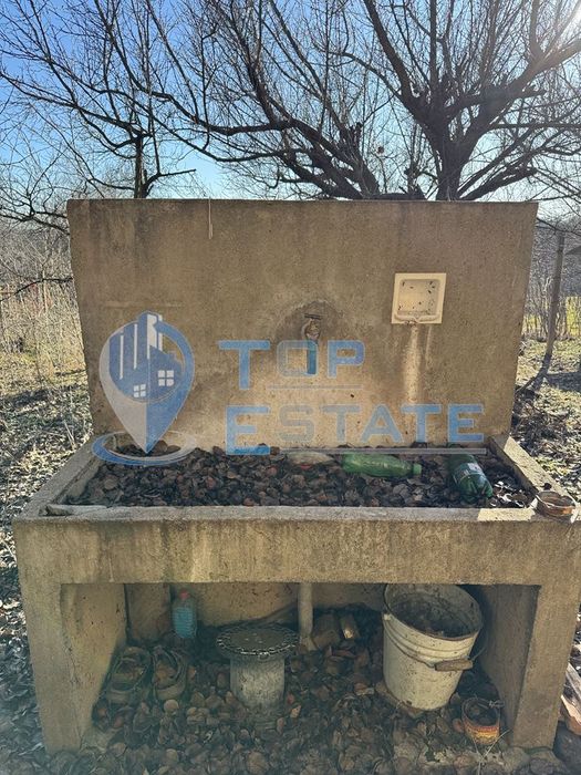 Тухлена къща с голям двор в с. Масларево, област Велико Търново