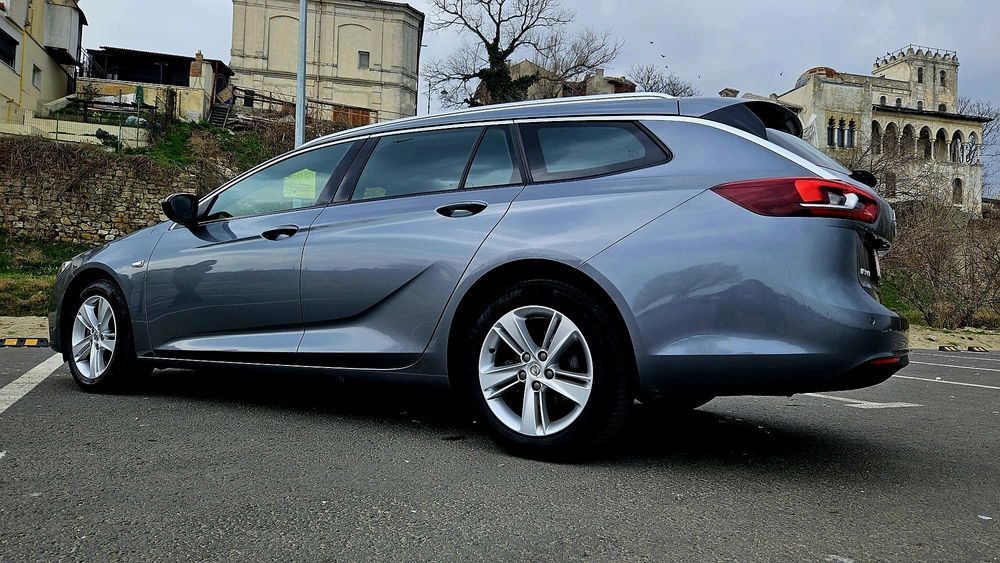 Vând Opel insignia 1.5 CDTI Sport Tourer facelift