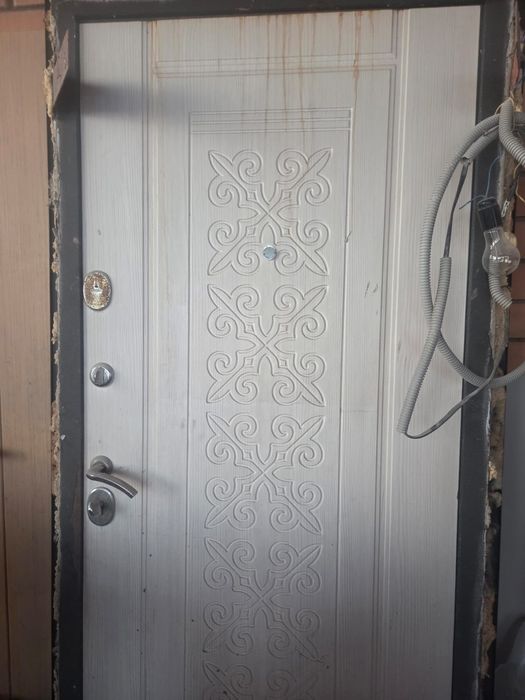 Продаётся  дверь