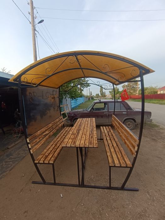 Садовые качели и беседки