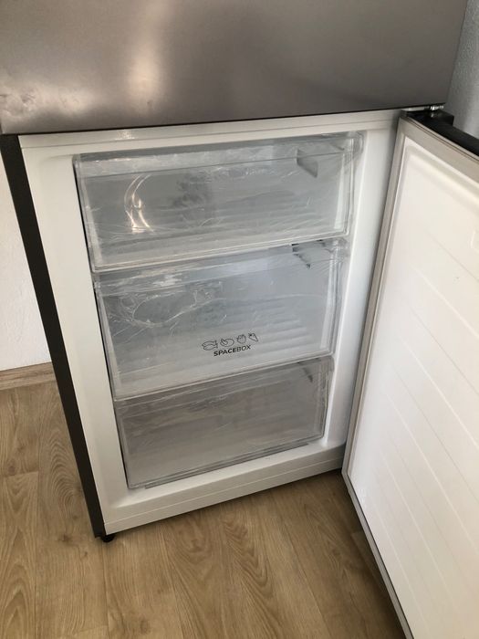 Хладилник фризер горене нофрост система